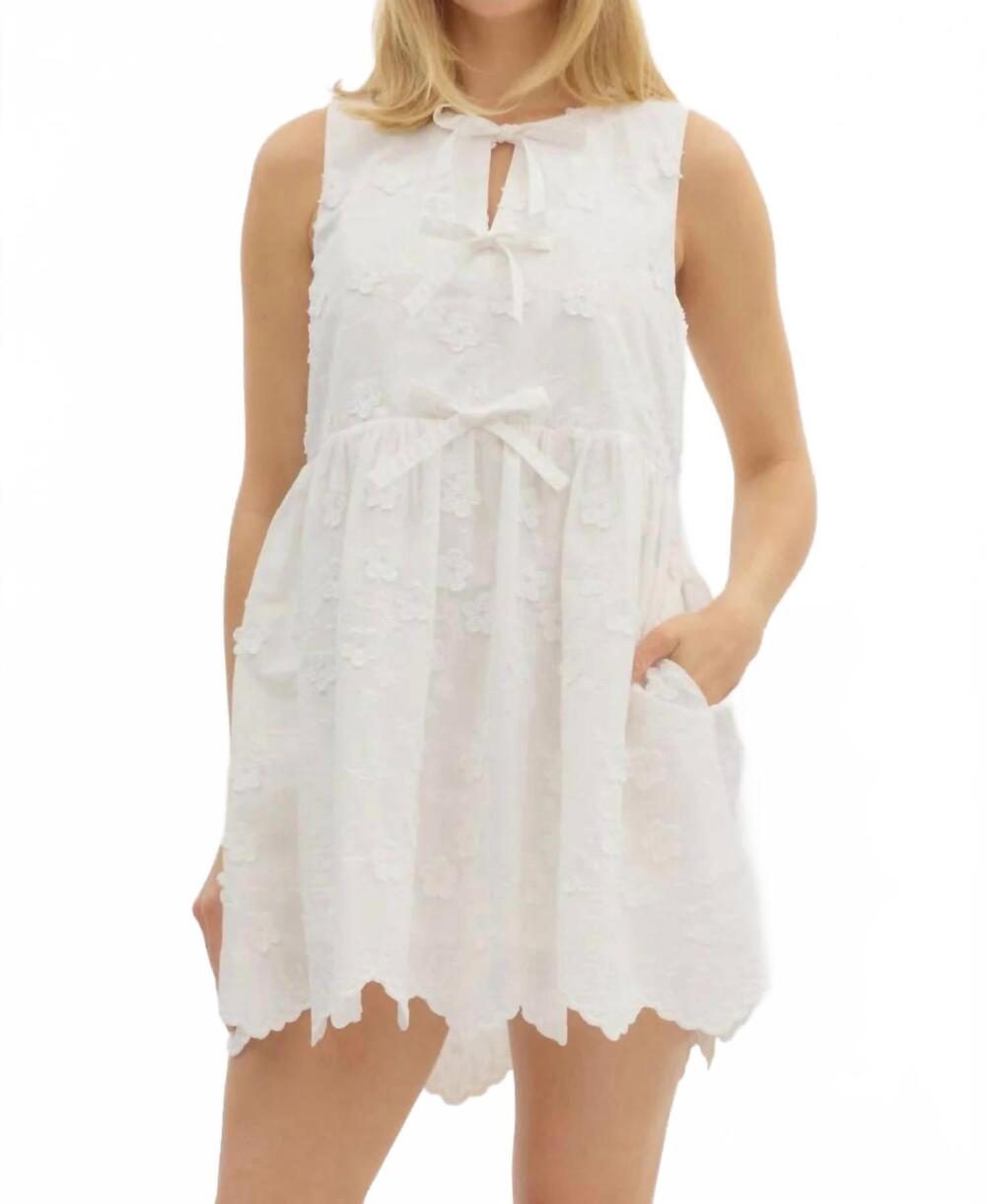 NEW ENTRO floral applique pullover dress in white